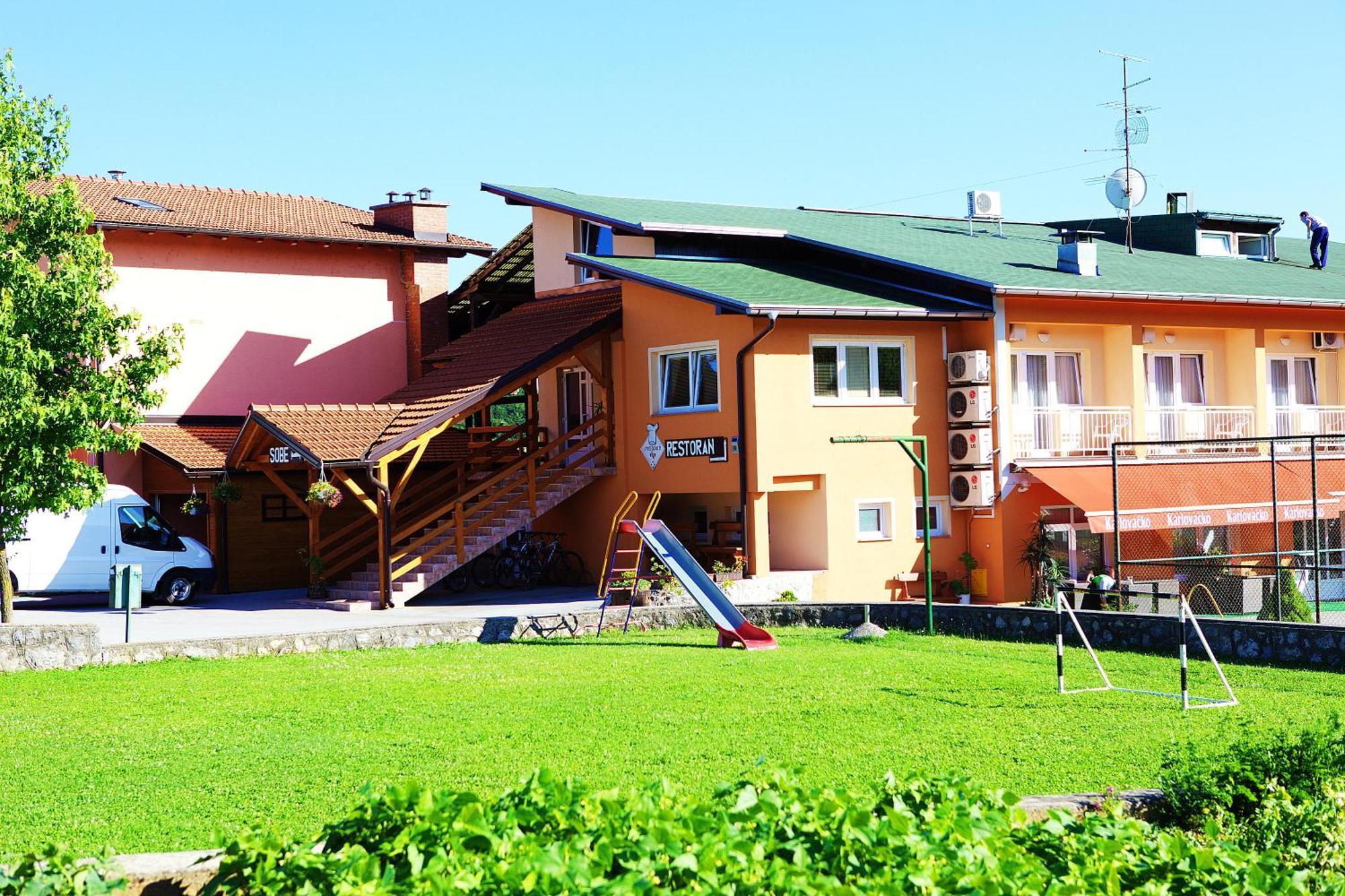 Bed And Breakfast Restaurant Dp Donji Zvecaj Exterior photo