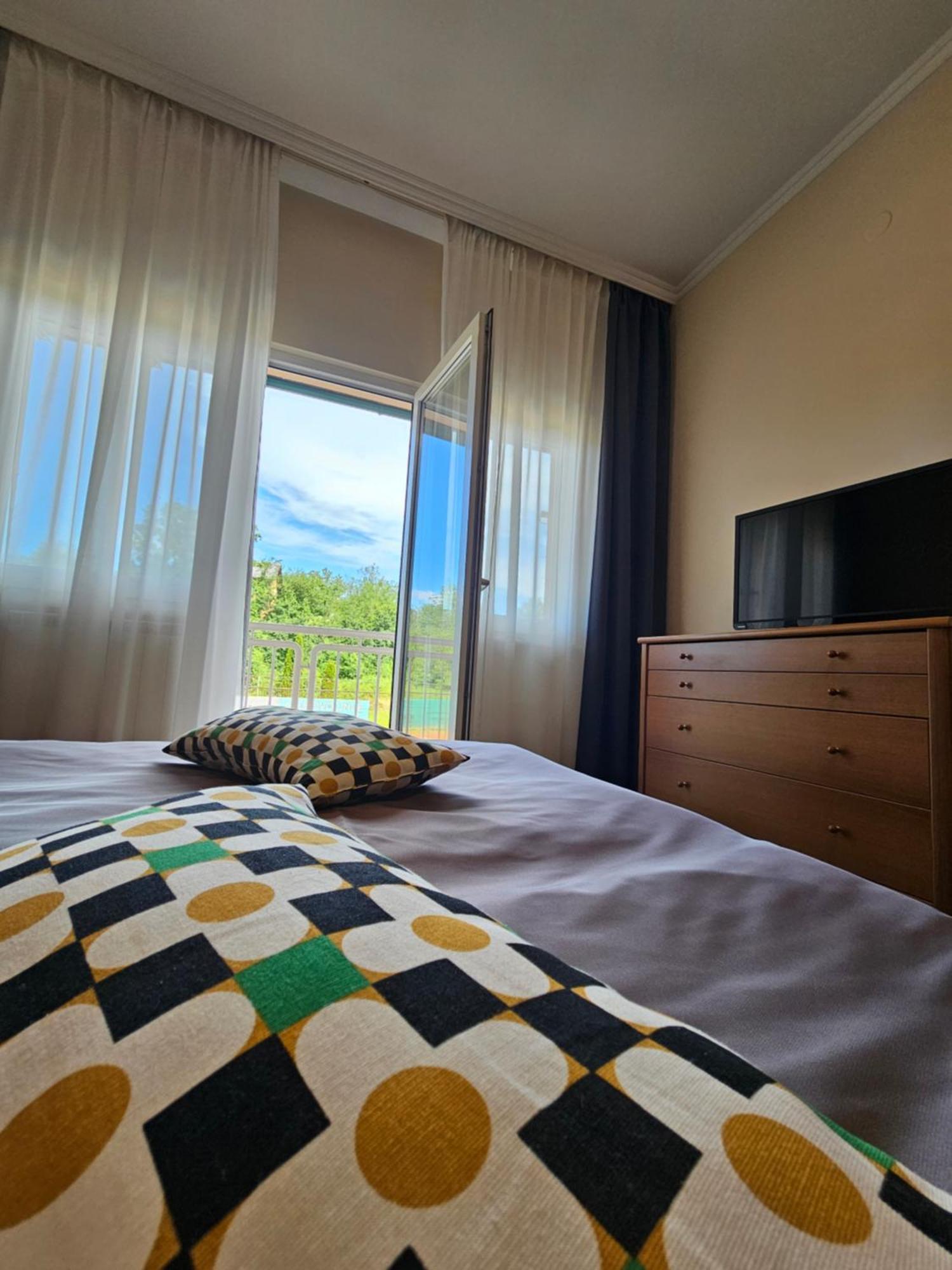 Bed And Breakfast Restaurant Dp Donji Zvecaj Room photo