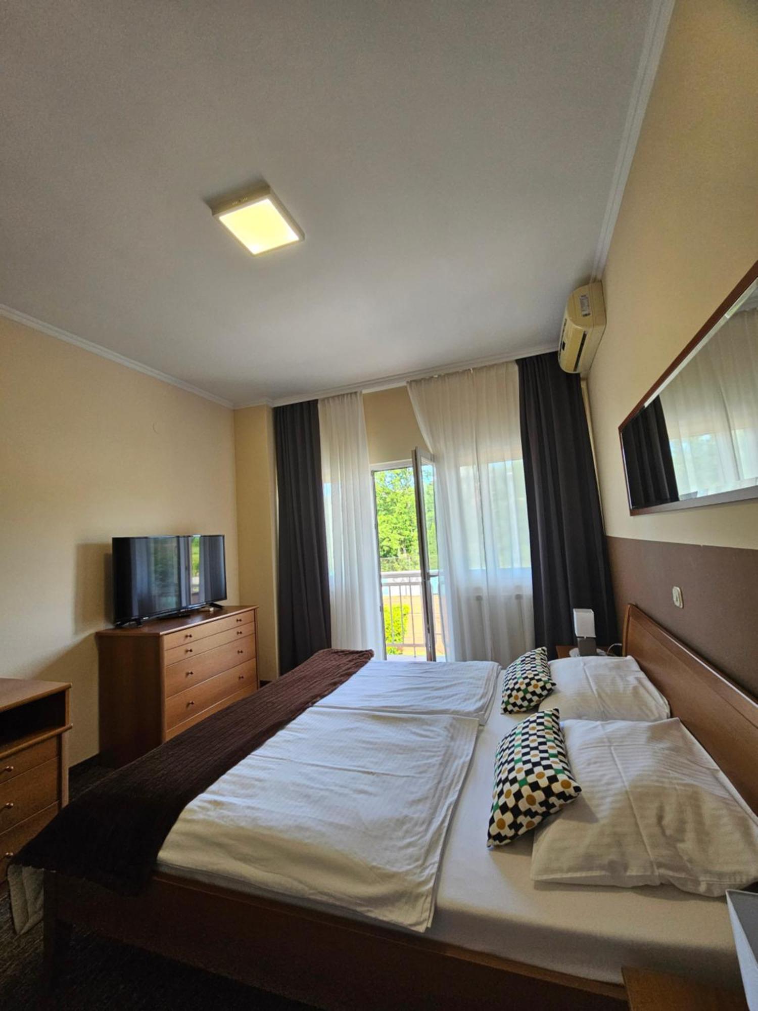 Bed And Breakfast Restaurant Dp Donji Zvecaj Room photo