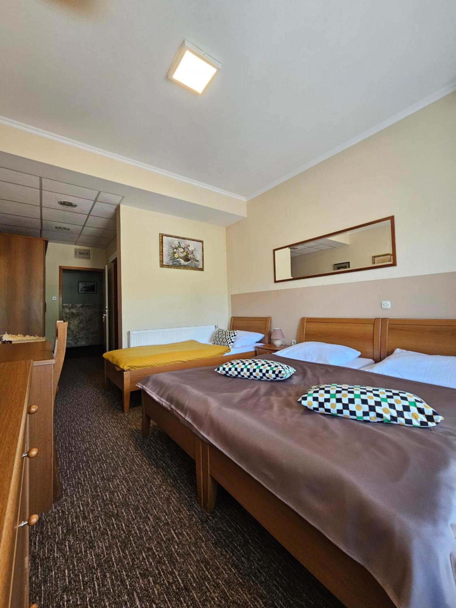 Bed And Breakfast Restaurant Dp Donji Zvecaj Room photo