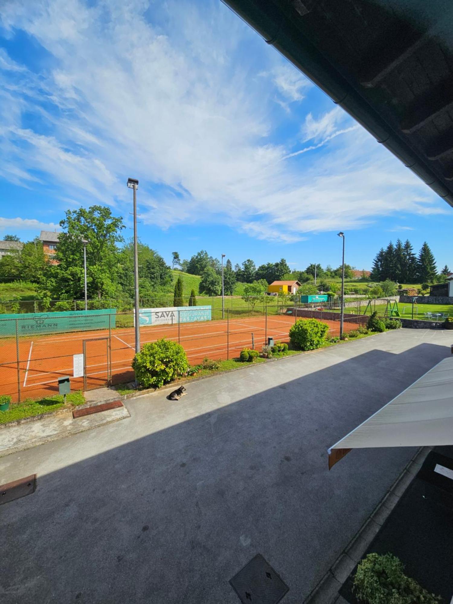 Bed And Breakfast Restaurant Dp Donji Zvecaj Exterior photo