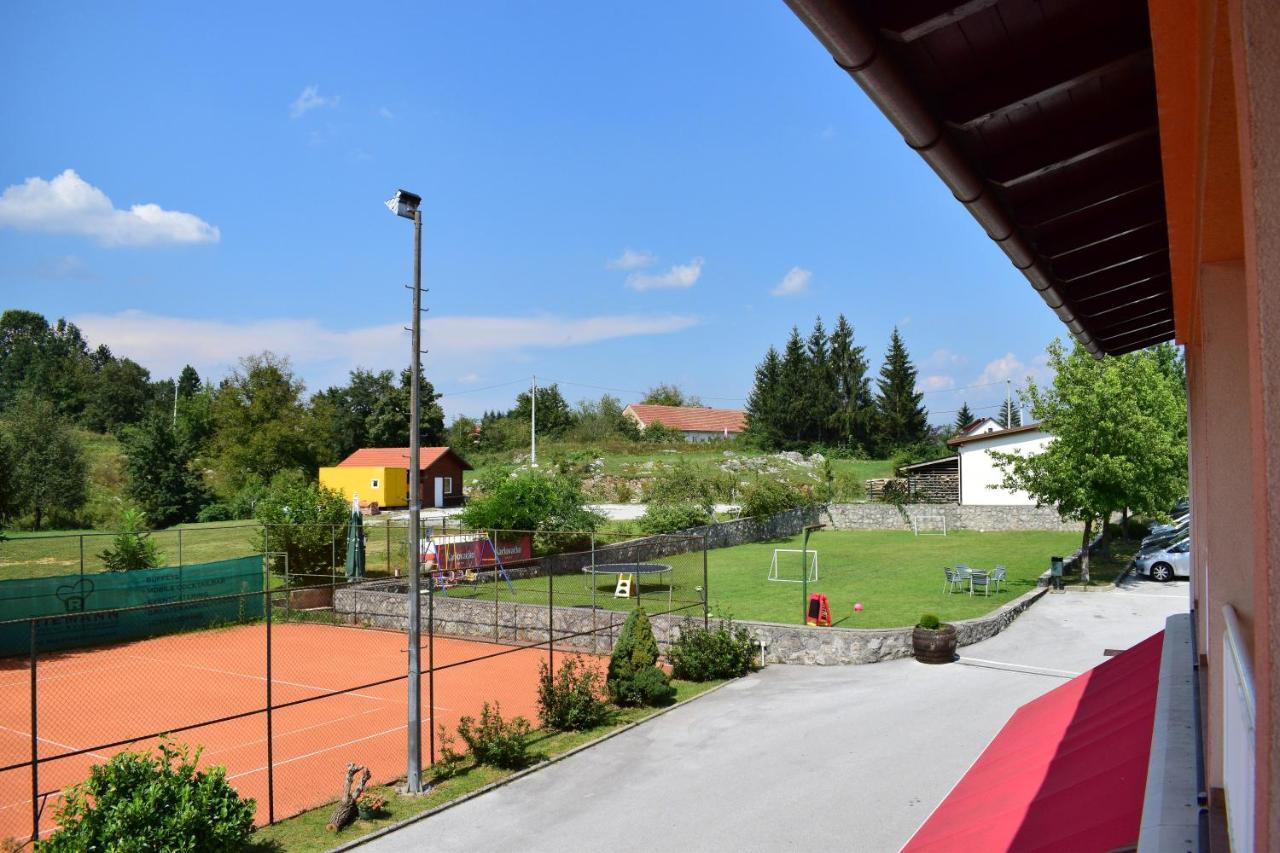 Bed And Breakfast Restaurant Dp Donji Zvecaj Exterior photo
